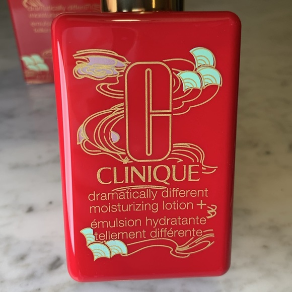 Large 200 ml Clinique Dramatically Different Moisturizing Yellow Lotion (2024) - Picture 2 of 7